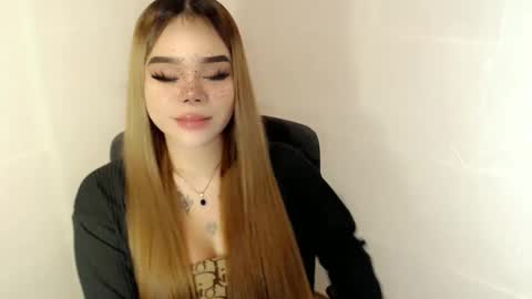 MAXXINE online show from April 2, 3:47 am