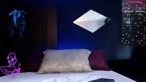 pretty_cristal22 online show from April 12, 4:55 pm