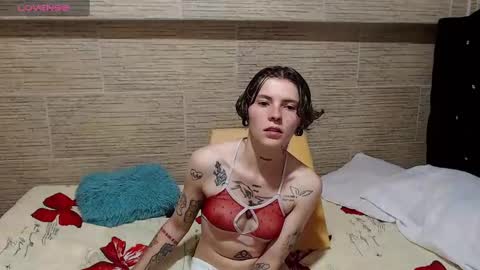 Snapshot of pretty_cristal22 chatting on February 10, 10:51 pm pretty_cristal22 online show from February 10, 10:51 pm