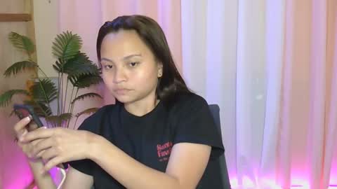 pretty_dharryhann online show from December 16, 3:57 am