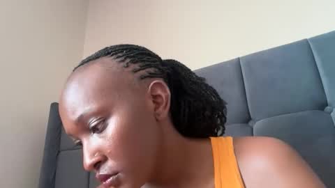 independent model online show from October 15, 6:49 am