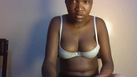 pretty_lucie online show from April 9, 12:22 pm