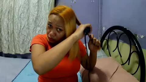 pretty_lyn08 online show from June 17, 2:11 pm