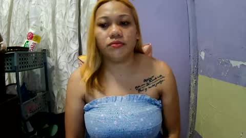 pretty_lyn08 online show from June 21, 3:51 pm