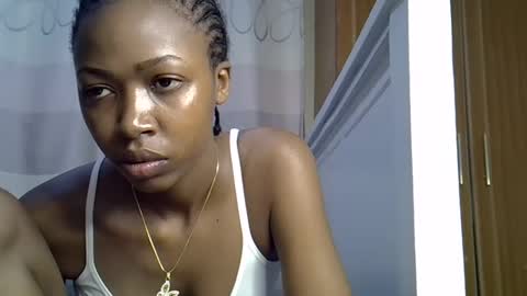 pretty_petite24 online show from December 31, 1:19 pm