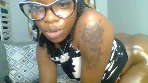 PrettyEla online show from March 12, 12:36 am