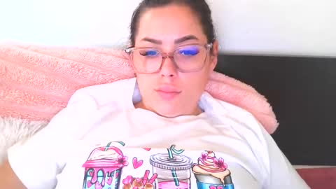 prettyjulliette online show from October 23, 12:17 pm