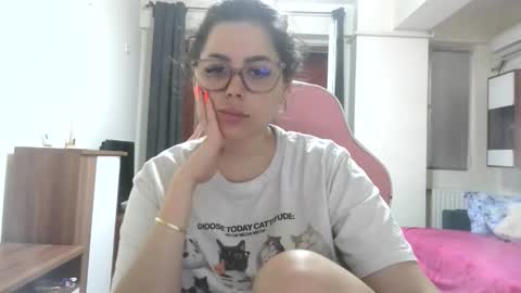 prettyjulliette online show from June 9, 2:06 pm