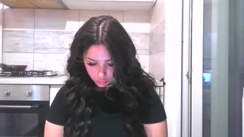 prettyjulliette online show from June 24, 3:30 pm