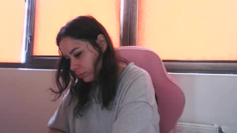 prettyjulliette online show from July 19, 10:40 am