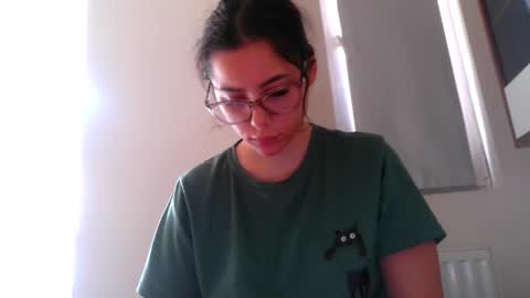 prettyjulliette online show from October 25, 1:00 pm