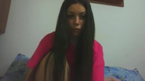 prettyjulliette online show from April 5, 7:00 pm