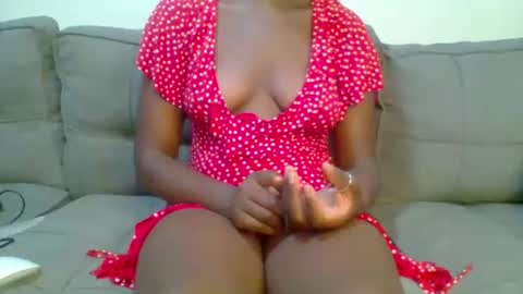 Snapshot of prettyqueen254 chatting on December 8, 8:58 pm pretty queen online show from December 8, 8:58 pm