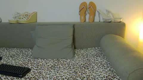 prettyvanessa online show from April 8, 8:17 am