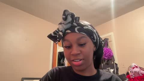 prettyyybriii219 online show from June 24, 2:40 am