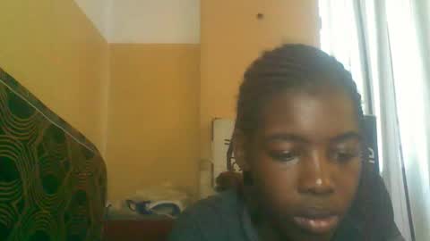 prettyzuzu online show from October 25, 7:30 am