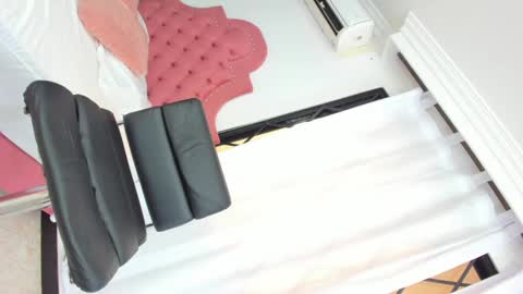 Mia Villany  online show from February 7, 2:15 pm