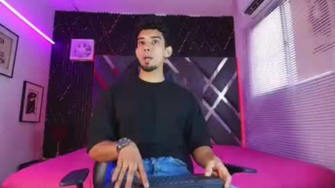prince_arthur77 online show from July 28, 2:13 pm