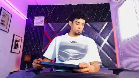 prince_arthur77 online show from July 26, 4:15 pm