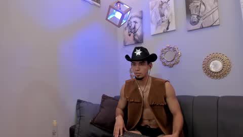 Snapshot of prince_arthur77 chatting on February 20, 4:47 pm prince_arthur77 online show from February 20, 4:47 pm