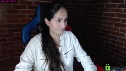 Snapshot of princesa_leia_zathur chatting on October 17, 10:14 pm Leia online show from October 17, 10:14 pm
