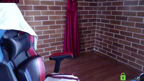 Snapshot of princesa_leia_zathur chatting on October 22, 4:08 pm Leia online show from October 22, 4:08 pm