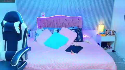 princess_skinny18 online show from June 24, 9:22 pm
