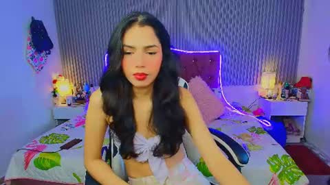 princess_skinny18 online show from July 9, 7:40 pm