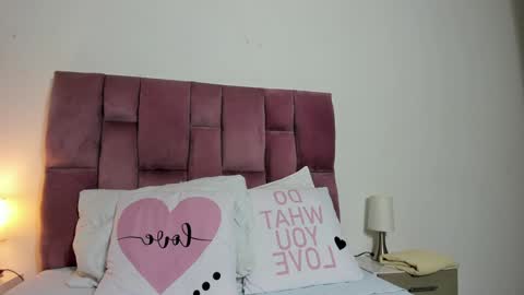 Camila Gutierres online show from December 21, 12:38 pm