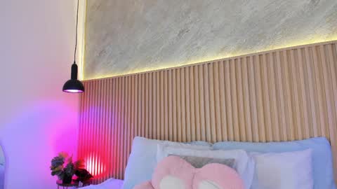 Profana Red online show from April 4, 1:51 pm