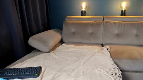 Raven  but you can call me sweetie or honey too  online show from October 17, 8:02 pm