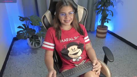    INDEPENDENT MODEL online show from February 5, 6:13 am