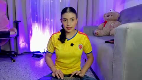    INDEPENDENT MODEL online show from June 17, 10:48 pm