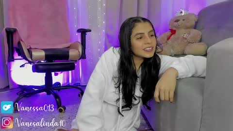    INDEPENDENT MODEL online show from April 17, 9:50 pm