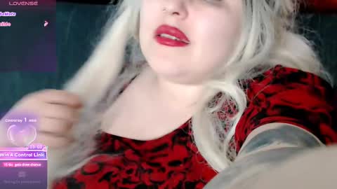 Snapshot of psychobitch69 chatting on March 11, 7:46 am OlivePsy online show from March 11, 7:46 am