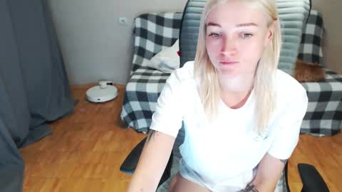 Polly online show from January 12, 2:02 pm