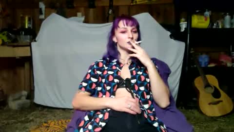 punkiedulc online show from December 18, 1:23 am