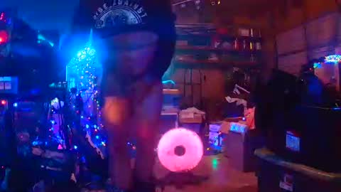 punkrunr083 online show from April 13, 9:24 am