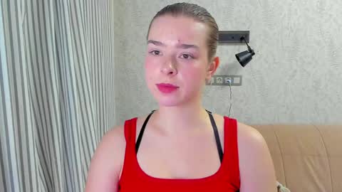 Polly online show from December 5, 6:39 pm