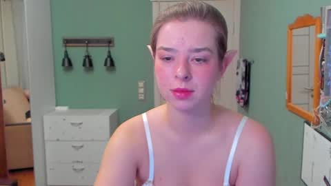 Polly online show from December 11, 3:47 pm