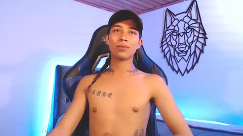 Cris online show from December 4, 8:56 pm