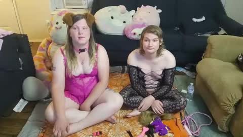 puppygirllovestobeg online show from July 15, 5:23 am