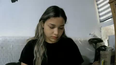 Lizzy online show from April 3, 6:04 pm