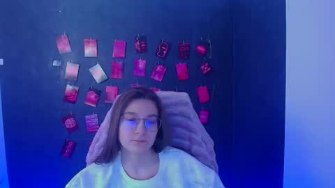 Amelie online show from March 6, 12:48 pm