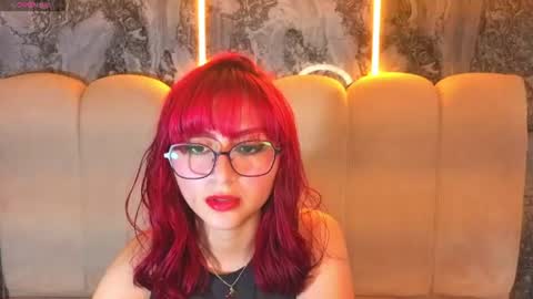 queen_red_v online show from July 18, 3:30 am