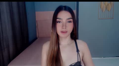 queenemeraldts online show from November 24, 2:21 am