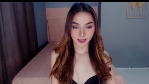 queenemeraldts online show from November 25, 2:54 am