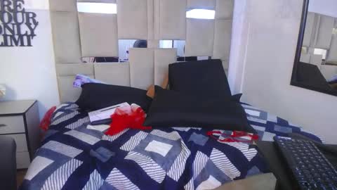 QUEENJEENN online show from December 14, 12:11 am