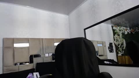 QUEENJEENN online show from January 13, 6:49 pm