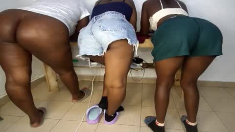 Nina online show from February 26, 7:50 pm